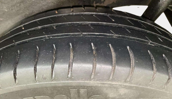 2017 Maruti Wagon R 1.0 VXI, Petrol, Manual, 1,11,695 km, Left Rear Tyre Tread