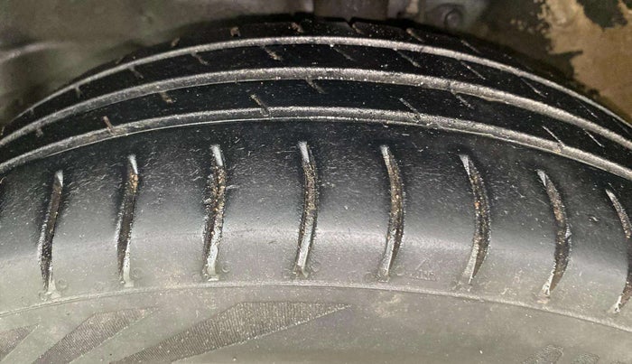 2017 Maruti Wagon R 1.0 VXI, Petrol, Manual, 1,11,695 km, Left Front Tyre Tread