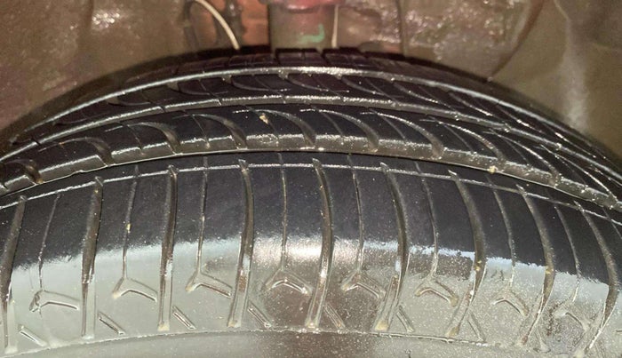 2017 Hyundai Elite i20 MAGNA 1.4 AT, Petrol, Automatic, 79,958 km, Right Front Tyre Tread
