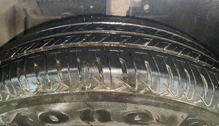 2015 Maruti Swift Dzire VXI, Petrol, Manual, 77,588 km, Left Front Tyre Tread