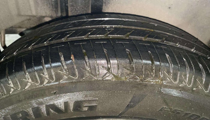 2015 Maruti Swift Dzire VXI, Petrol, Manual, 77,588 km, Right Rear Tyre Tread