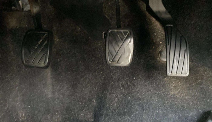 2013 Maruti Swift VXI, Petrol, Manual, 63,188 km, Pedals