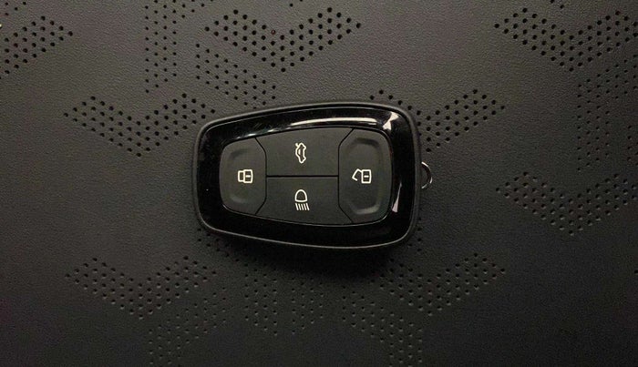 2023 Tata ALTROZ XZ Plus i-Turbo (S) Dark Edition, Petrol, Manual, 17,891 km, Key Close Up