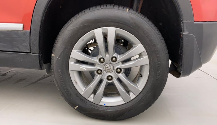 2016 Maruti Vitara Brezza ZDI PLUS DUAL TONE, Diesel, Manual, 91,910 km, Left Rear Wheel