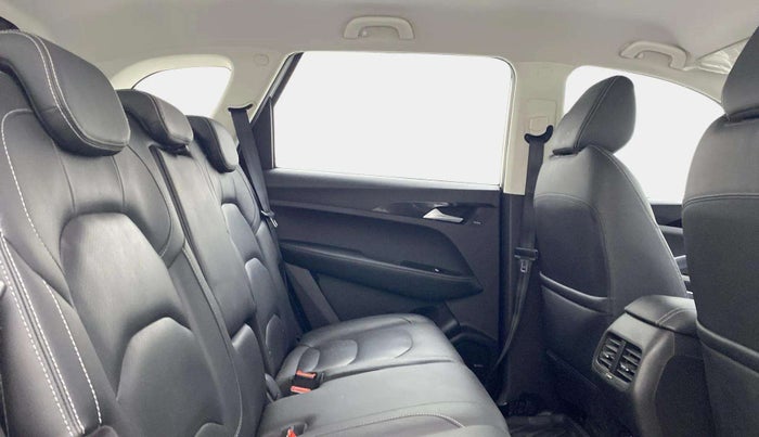 2020 MG HECTOR SMART HYBRID 1.5 PETROL, Petrol, Manual, 24,462 km, Right Side Rear Door Cabin