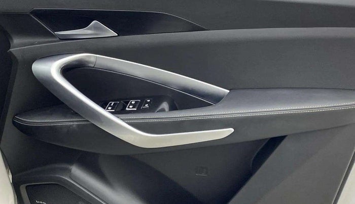 2020 MG HECTOR SMART HYBRID 1.5 PETROL, Petrol, Manual, 24,462 km, Driver Side Door Panels Control