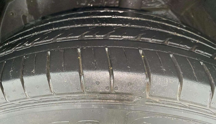 2020 MG HECTOR SMART HYBRID 1.5 PETROL, Petrol, Manual, 24,462 km, Left Front Tyre Tread