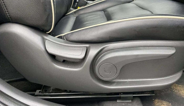 2019 Hyundai New Elantra 2.0 SX MT PETROL, Petrol, Manual, 26,332 km, Driver Side Adjustment Panel