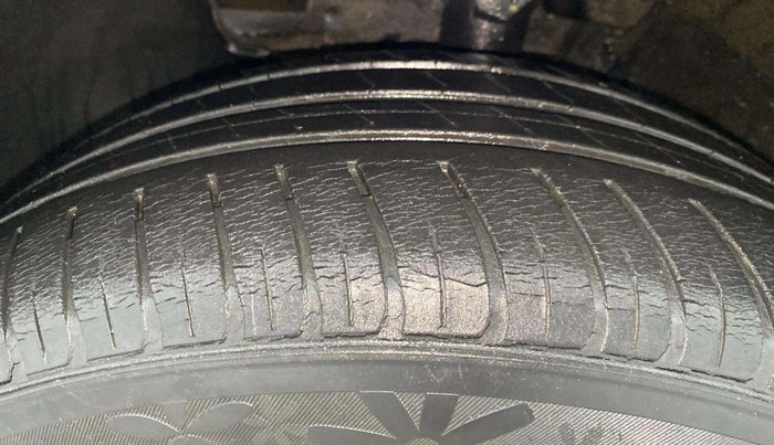 2019 Hyundai New Elantra 2.0 SX MT PETROL, Petrol, Manual, 26,332 km, Left Front Tyre Tread
