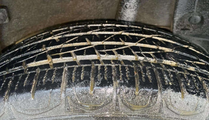 2017 Renault Duster RXS CVT, Petrol, Automatic, 95,692 km, Left Rear Tyre Tread