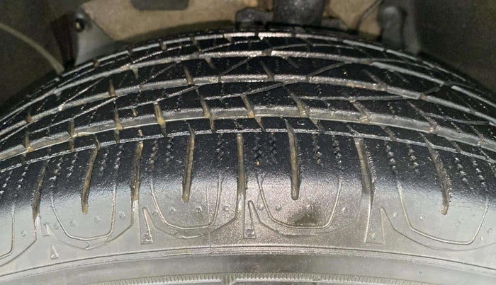2017 Renault Duster RXS CVT, Petrol, Automatic, 95,692 km, Left Front Tyre Tread