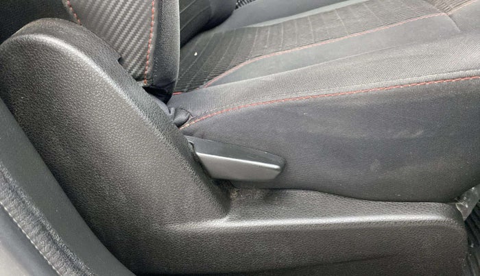 2017 Renault Duster RXS CVT, Petrol, Automatic, 95,692 km, Driver Side Adjustment Panel
