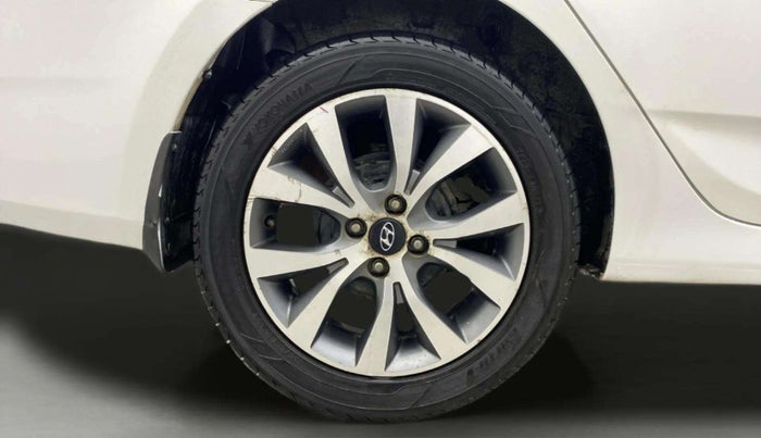 2015 Hyundai Verna FLUIDIC 4S1.6 VTVT S O AT, Petrol, Automatic, 71,272 km, Right Rear Wheel