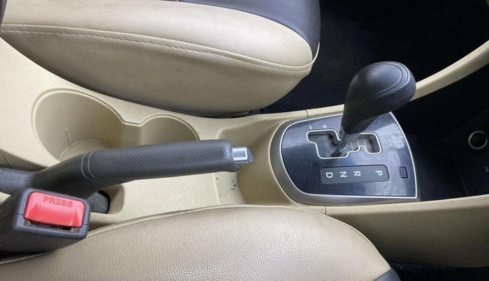 2015 Hyundai Verna FLUIDIC 4S1.6 VTVT S O AT, Petrol, Automatic, 71,272 km, Gear Lever