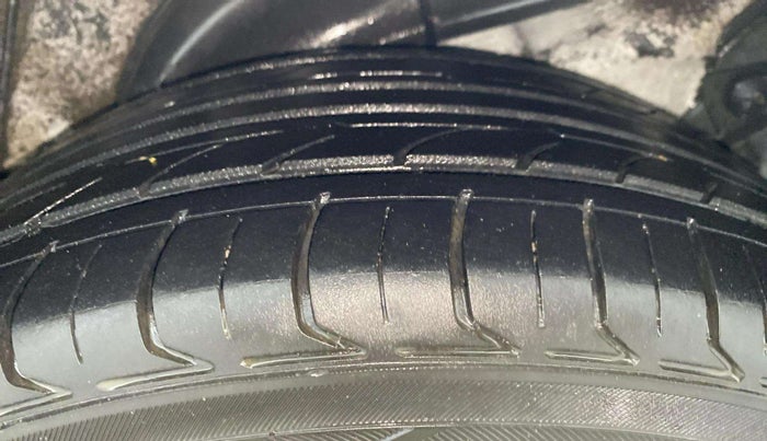 2015 Hyundai Verna FLUIDIC 4S1.6 VTVT S O AT, Petrol, Automatic, 71,272 km, Left Rear Tyre Tread