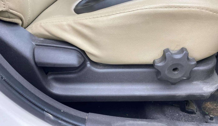 2015 Hyundai Verna FLUIDIC 4S1.6 VTVT S O AT, Petrol, Automatic, 71,272 km, Driver Side Adjustment Panel