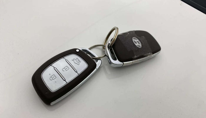 2015 Hyundai Verna FLUIDIC 4S1.6 VTVT S O AT, Petrol, Automatic, 71,272 km, Key Close Up