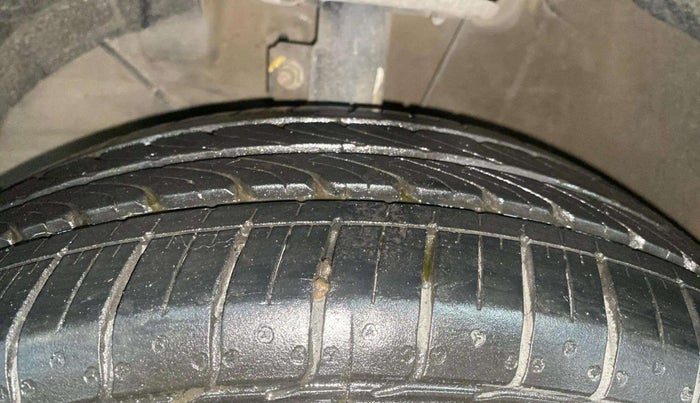 2020 Maruti Ertiga ZXI SHVS, Petrol, Manual, 10,234 km, Left Front Tyre Tread