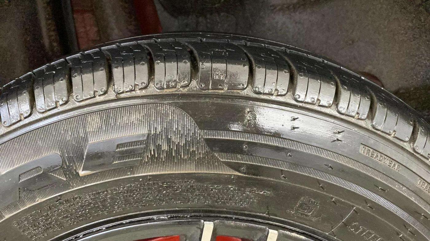 2021 Maruti Swift VXI, Petrol, Manual, 65,801 km, Right Rear Tyre Tread