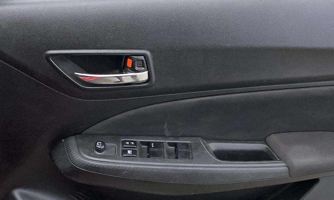 2021 Maruti Swift VXI, Petrol, Manual, 65,801 km, Driver Side Door Panels Control