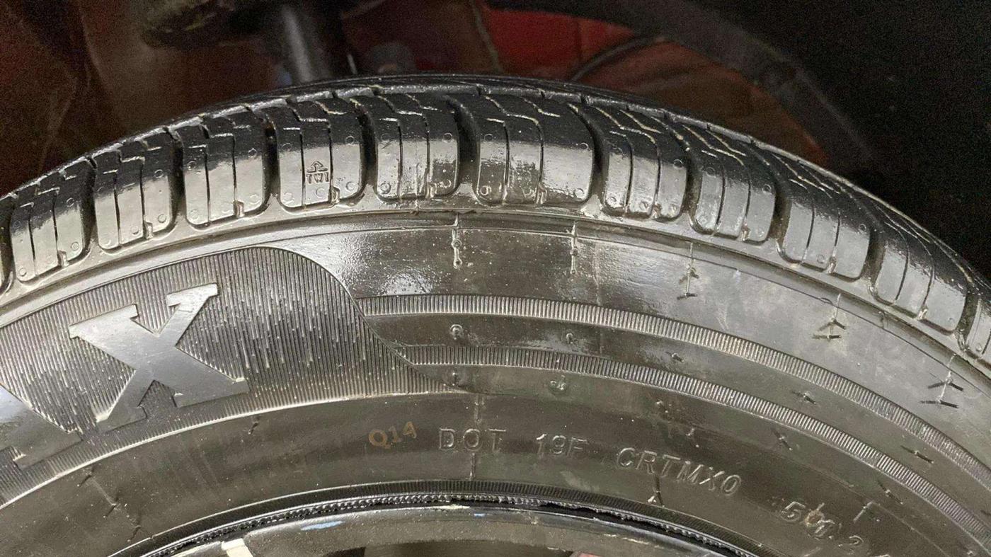 2021 Maruti Swift VXI, Petrol, Manual, 65,801 km, Right Front Tyre Tread