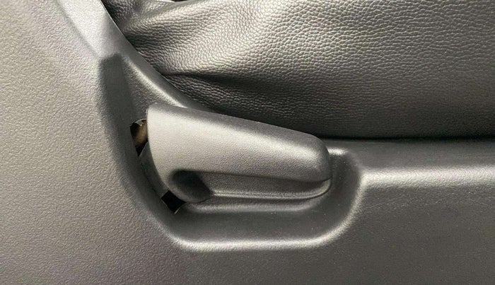 2018 Maruti Wagon R 1.0 LXI CNG, CNG, Manual, 33,322 km, Driver Side Adjustment Panel