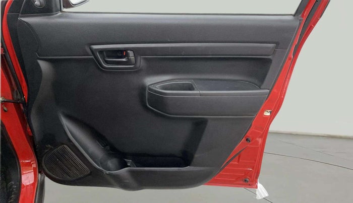 2019 Maruti S PRESSO VXI PLUS AMT, CNG, Automatic, 1,25,282 km, Driver Side Door Panels Control