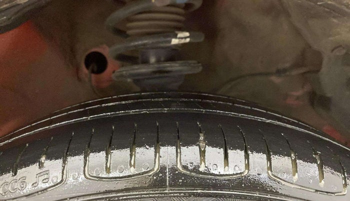 2019 Maruti S PRESSO VXI PLUS AMT, CNG, Automatic, 1,25,282 km, Right Front Tyre Tread