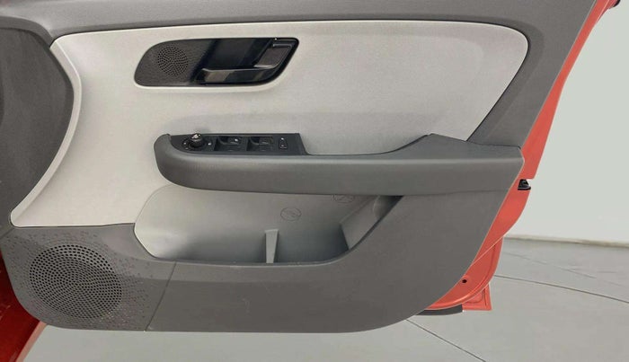 2020 Tata ALTROZ XT PETROL, Petrol, Manual, 42,754 km, Driver Side Door Panels Control