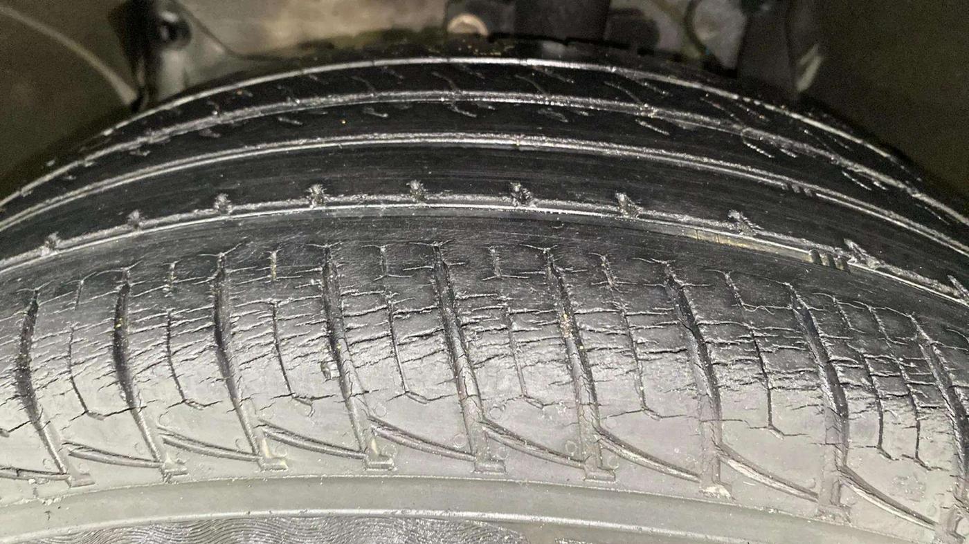2015 Nissan Terrano XL (P), Petrol, Manual, 49,330 km, Left Front Tyre Tread