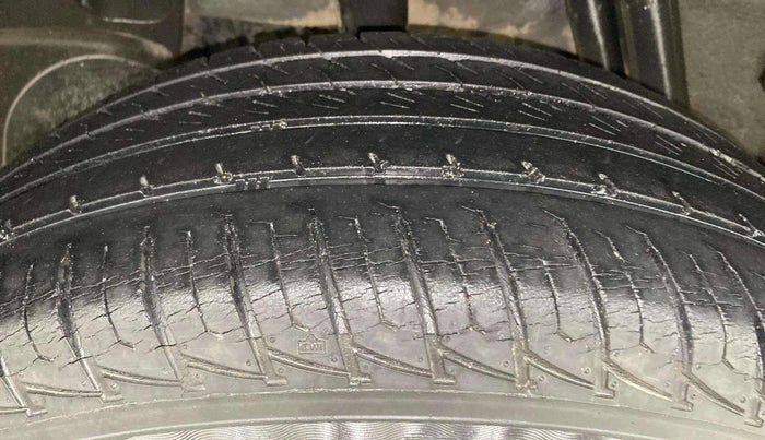 2015 Nissan Terrano XL (P), Petrol, Manual, 49,291 km, Right Rear Tyre Tread