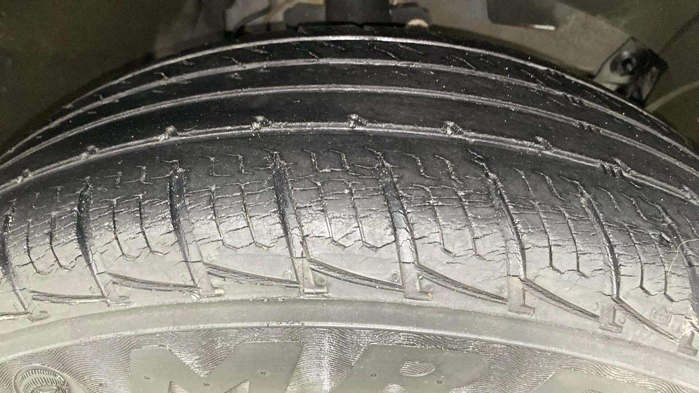 2015 Nissan Terrano XL (P), Petrol, Manual, 49,330 km, Right Front Tyre Tread
