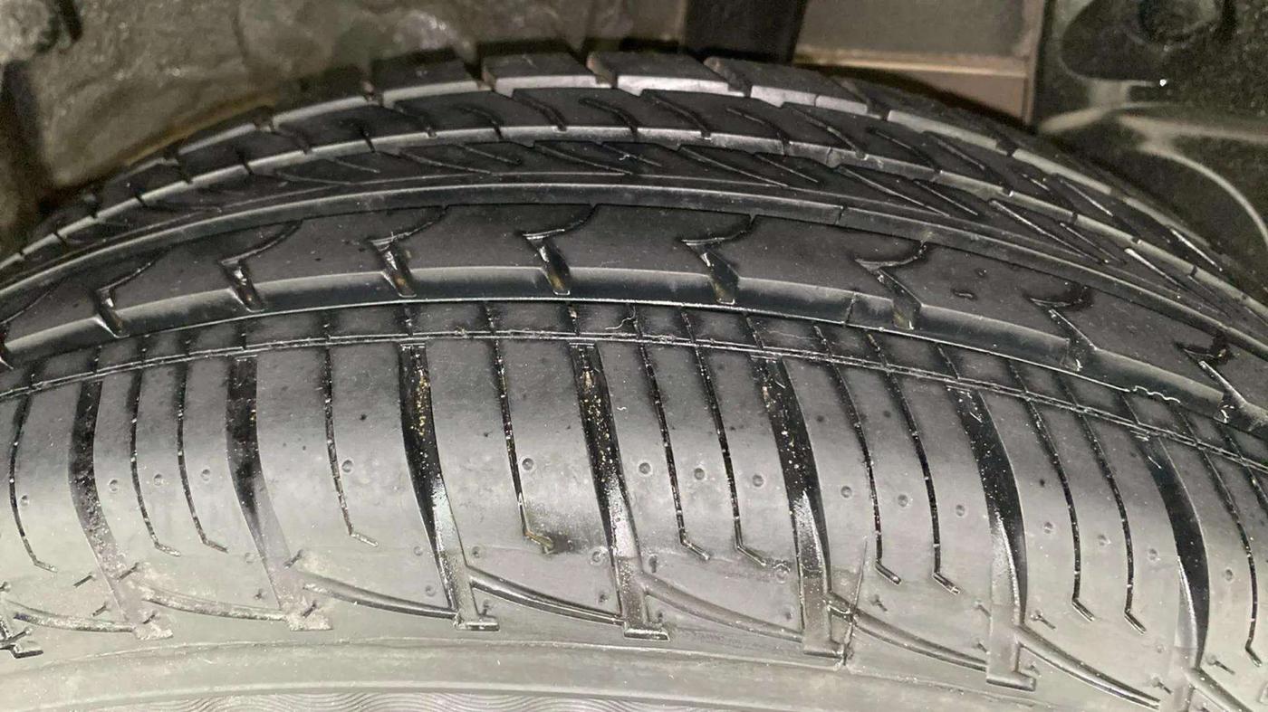 2015 Nissan Terrano XL (P), Petrol, Manual, 49,330 km, Left Rear Tyre Tread