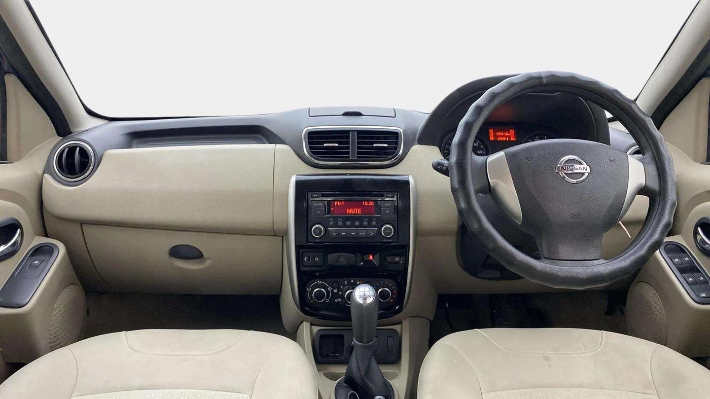 2015 Nissan Terrano XL (P), Petrol, Manual, 49,330 km, Dashboard