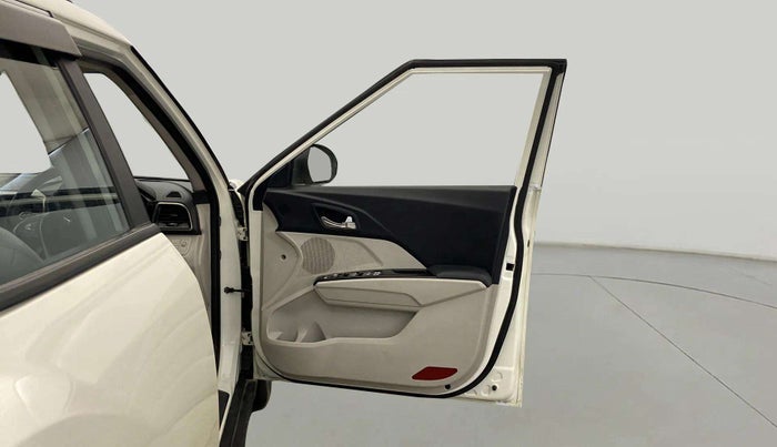 2023 Mahindra XUV300 W8 (O) 1.5 DIESEL, Diesel, Manual, 60,939 km, RHS Front Door