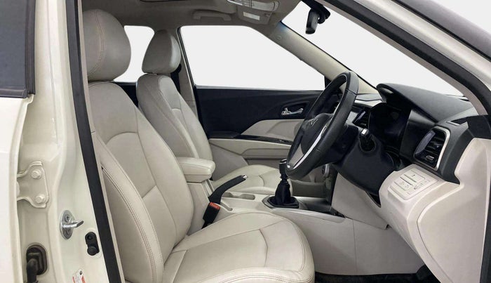 2023 Mahindra XUV300 W8 (O) 1.5 DIESEL, Diesel, Manual, 60,939 km, Right Side Front Door Cabin
