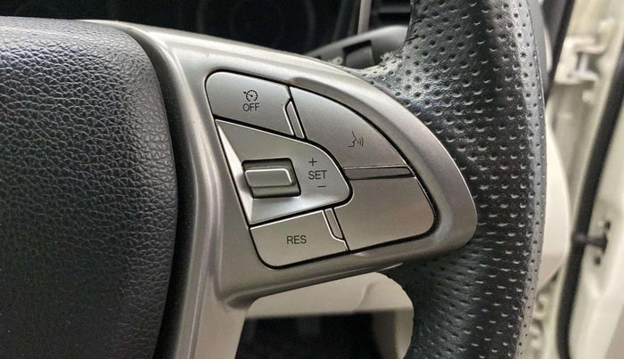 2023 Mahindra XUV300 W8 (O) 1.5 DIESEL, Diesel, Manual, 60,939 km, Adaptive Cruise Control