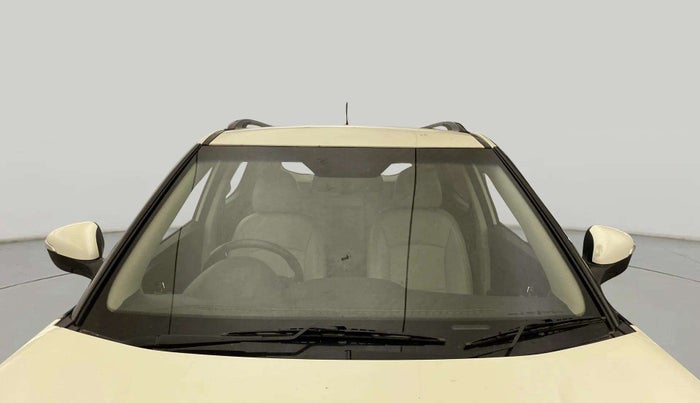 2023 Mahindra XUV300 W8 (O) 1.5 DIESEL, Diesel, Manual, 60,939 km, Front Windshield