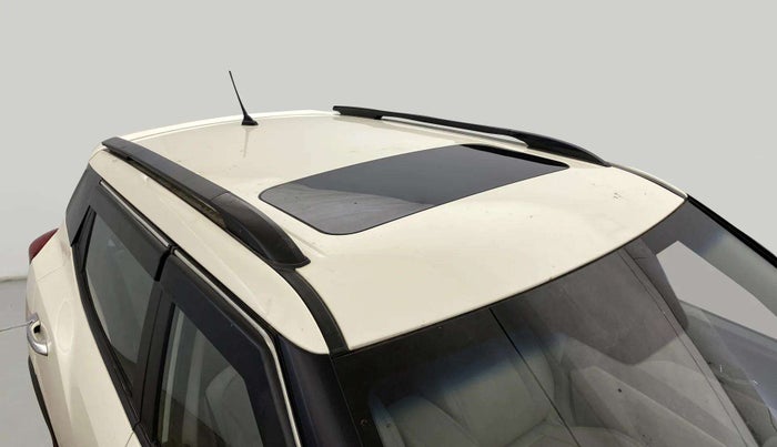2023 Mahindra XUV300 W8 (O) 1.5 DIESEL, Diesel, Manual, 60,939 km, Roof