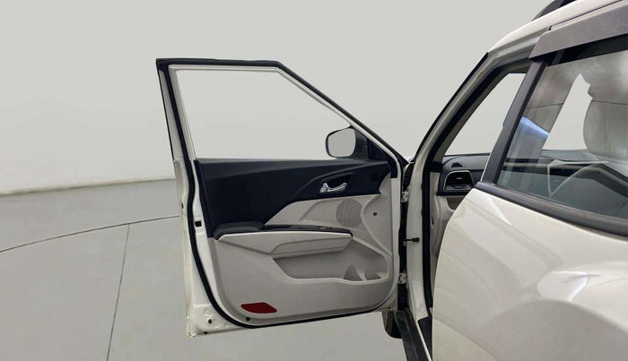 2023 Mahindra XUV300 W8 (O) 1.5 DIESEL, Diesel, Manual, 60,939 km, LHS Front Door