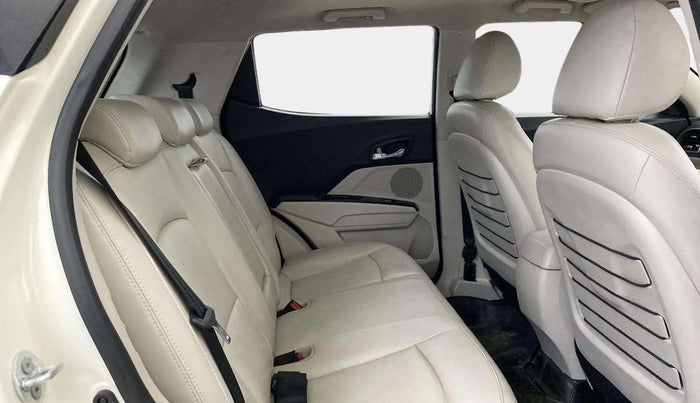 2023 Mahindra XUV300 W8 (O) 1.5 DIESEL, Diesel, Manual, 60,939 km, Right Side Rear Door Cabin