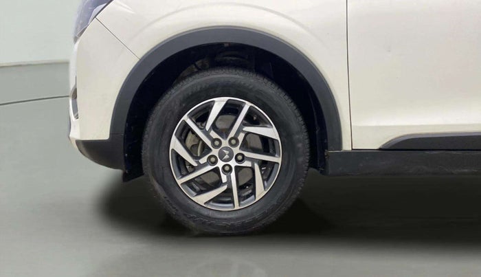 2023 Mahindra XUV300 W8 (O) 1.5 DIESEL, Diesel, Manual, 60,939 km, Left Front Wheel