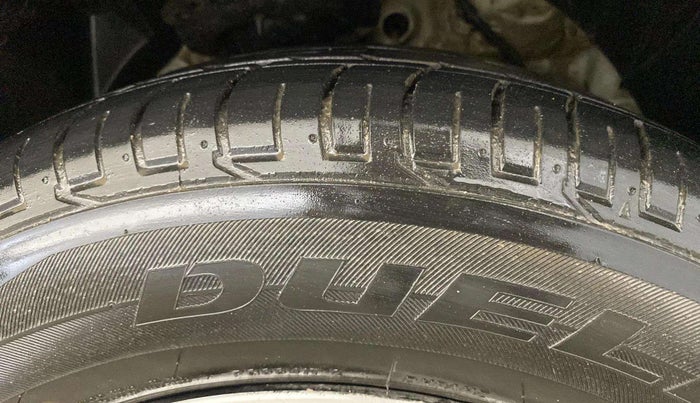 2023 Mahindra XUV300 W8 (O) 1.5 DIESEL, Diesel, Manual, 60,939 km, Right Front Tyre Tread