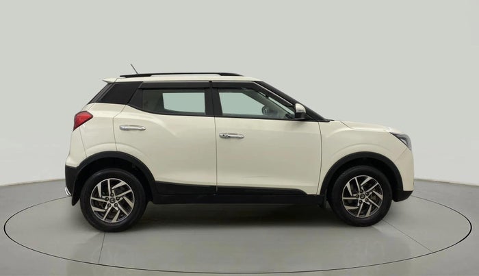 2023 Mahindra XUV300 W8 (O) 1.5 DIESEL, Diesel, Manual, 60,939 km, Right Side View