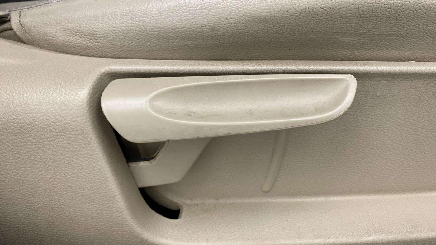 2015 Volkswagen Vento HIGHLINE PETROL AT, Petrol, Automatic, 71,325 km, Driver Side Adjustment Panel