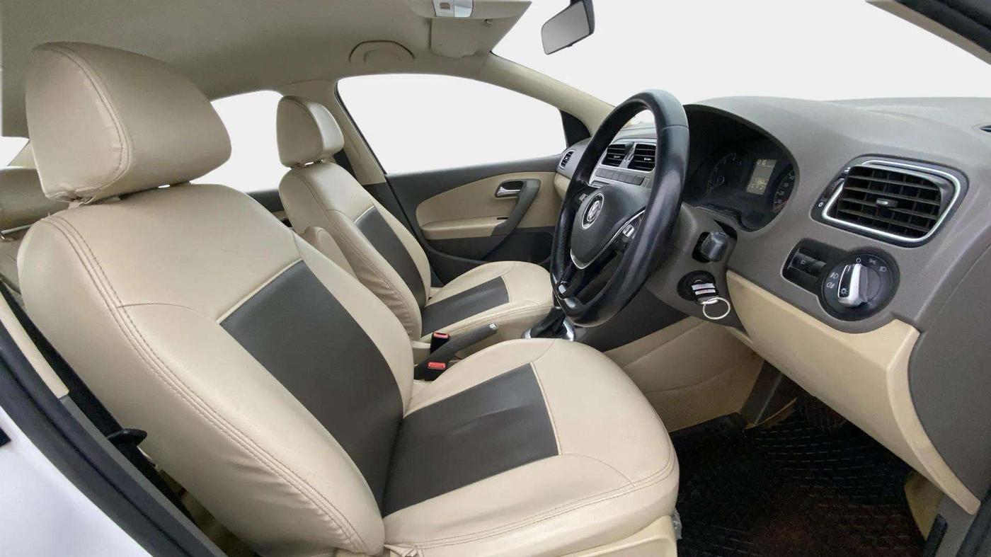 2015 Volkswagen Vento HIGHLINE PETROL AT, Petrol, Automatic, 71,325 km, Right Side Front Door Cabin