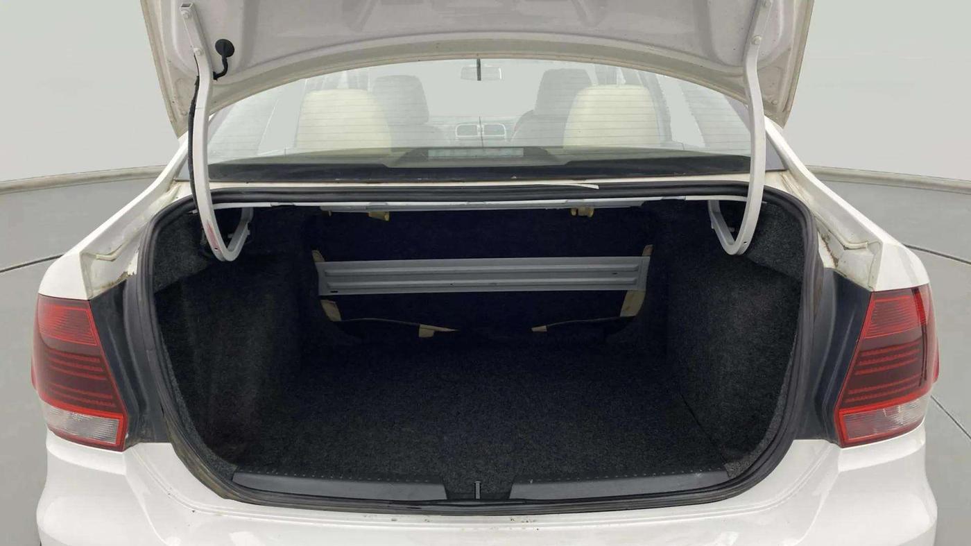 2015 Volkswagen Vento HIGHLINE PETROL AT, Petrol, Automatic, 71,325 km, Boot Inside