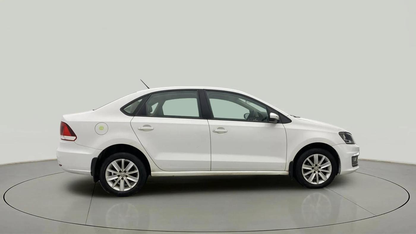 2015 Volkswagen Vento HIGHLINE PETROL AT, Petrol, Automatic, 71,325 km, Right Side View