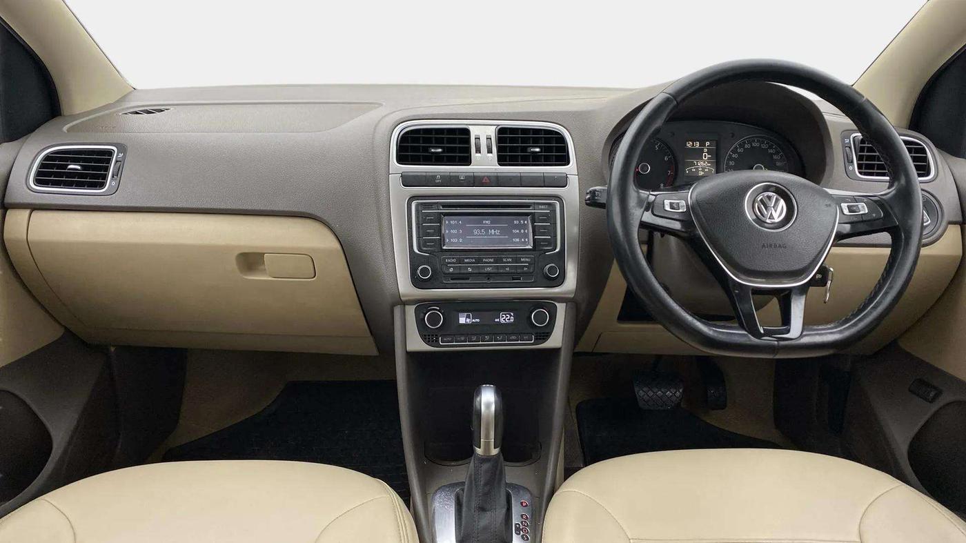 2015 Volkswagen Vento HIGHLINE PETROL AT, Petrol, Automatic, 71,325 km, Dashboard