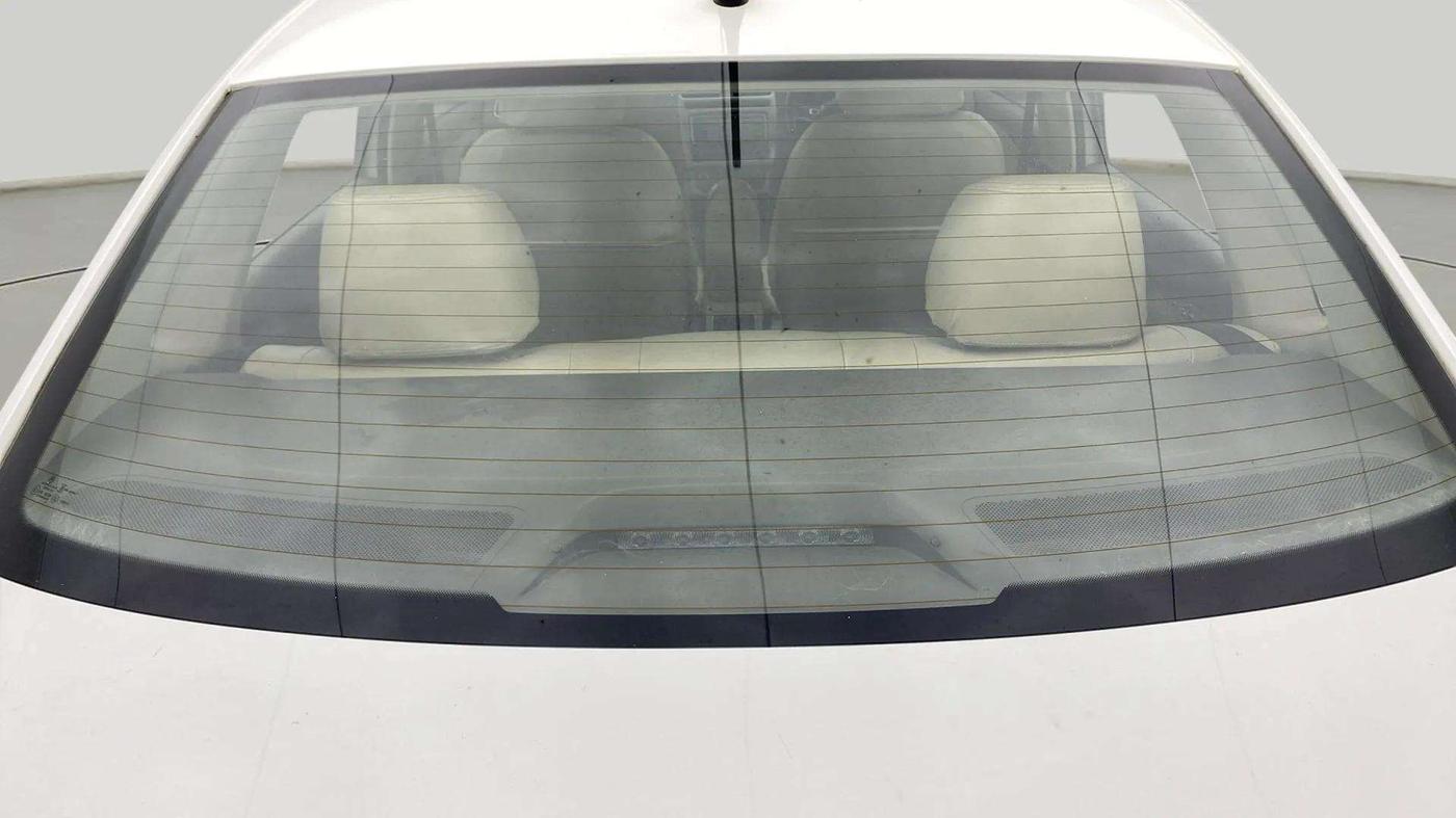 2015 Volkswagen Vento HIGHLINE PETROL AT, Petrol, Automatic, 71,325 km, Rear Windshield